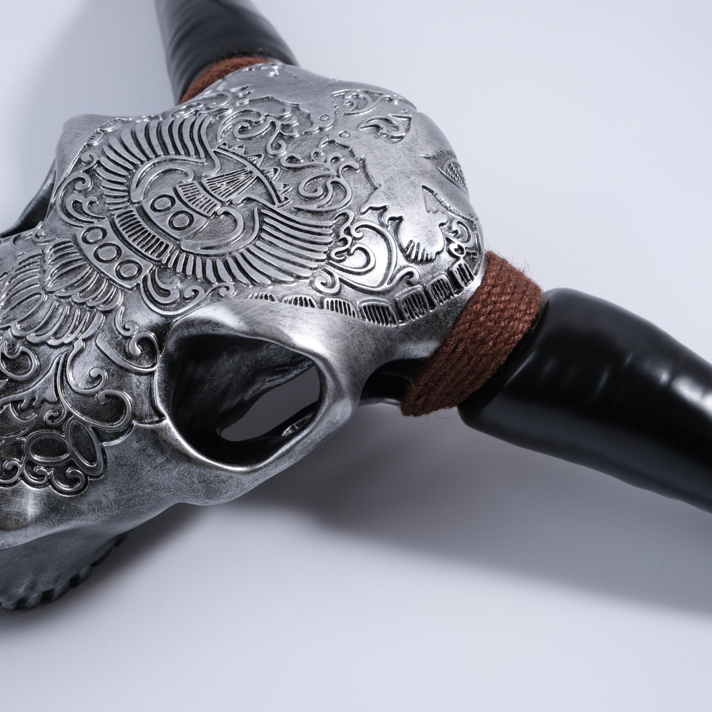 Bone-Inspired Bull Head Hanging Ornament-Resin Craft,Lifelike Details,North American Style