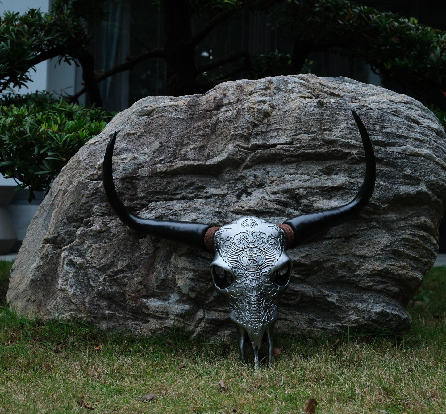Bone-Inspired Bull Head Hanging Ornament-Resin Craft,Lifelike Details,North American Style