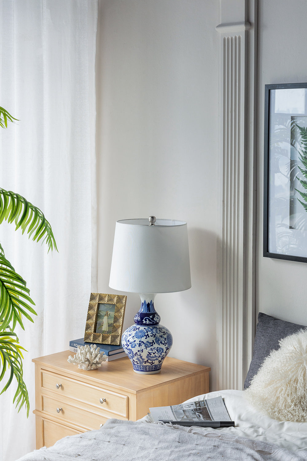 D14x27.6' Blue and White Round Ceramic Vase Lamp