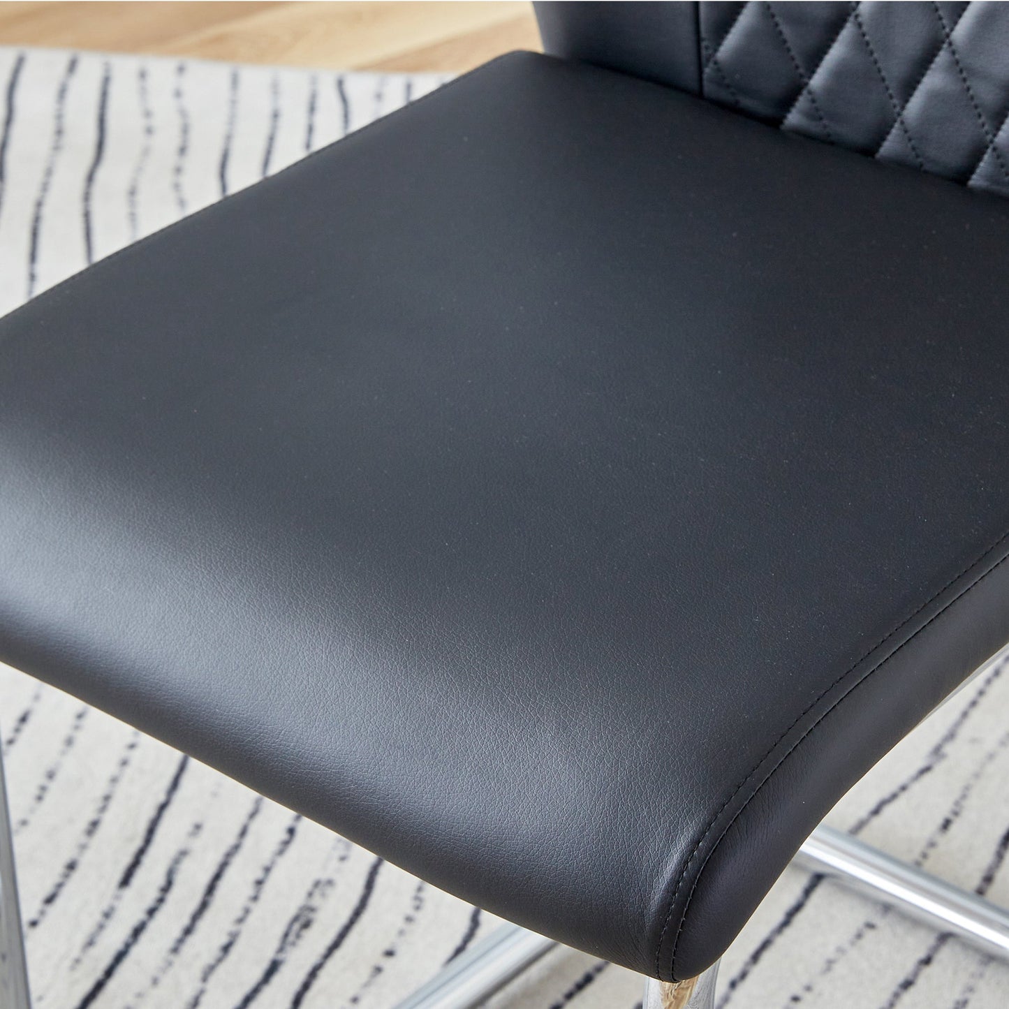 Table and Chair set.A 38.6' Diameter Transparent Tempered Glass Round Dining Table-Silver Metal Legs.Paried With 4 Black