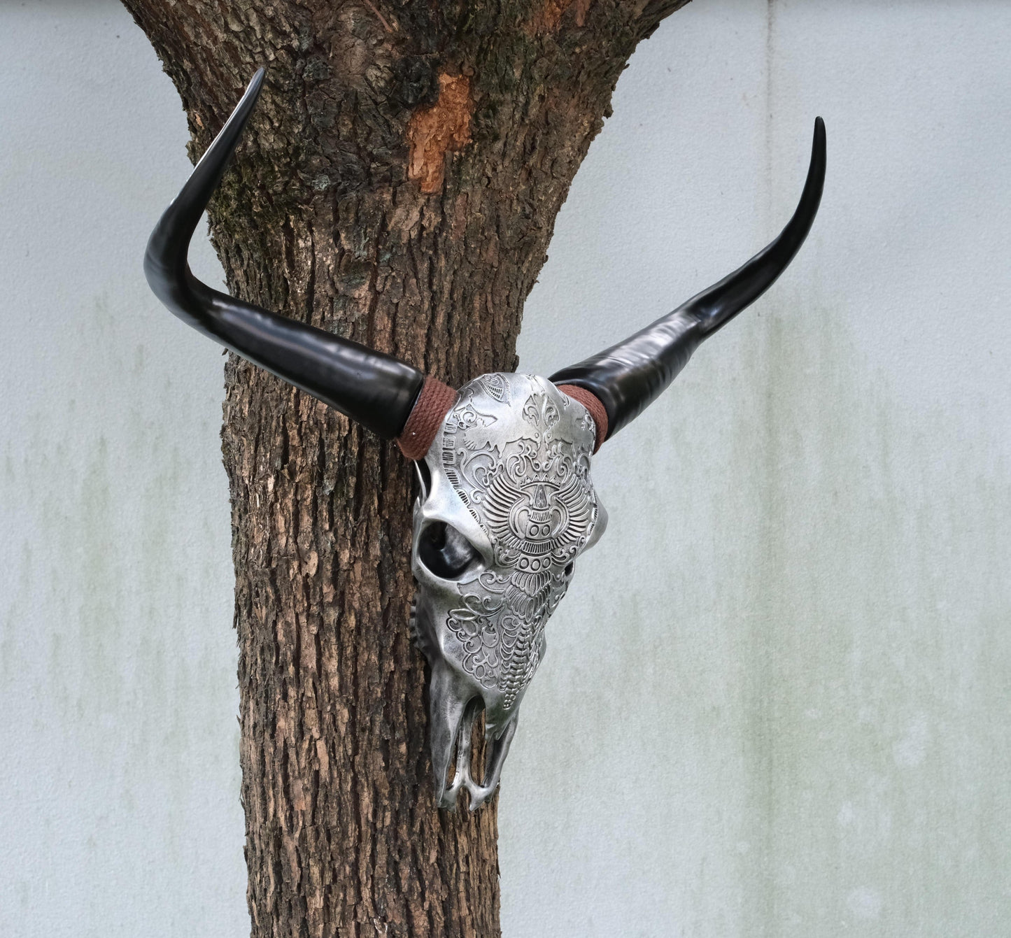 Bone-Inspired Bull Head Hanging Ornament-Resin Craft,Lifelike Details,North American Style