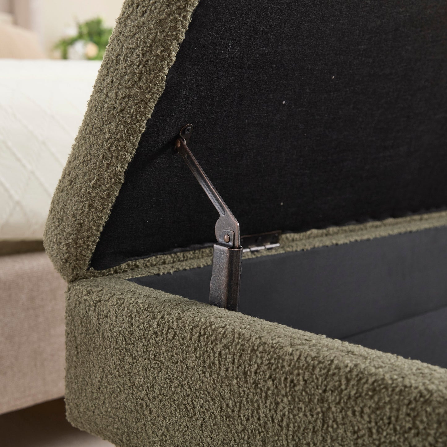 Teddy Wool Fabric, Solid Wood Feet for Solid Weighing, and Bed End Stool With Storage Function