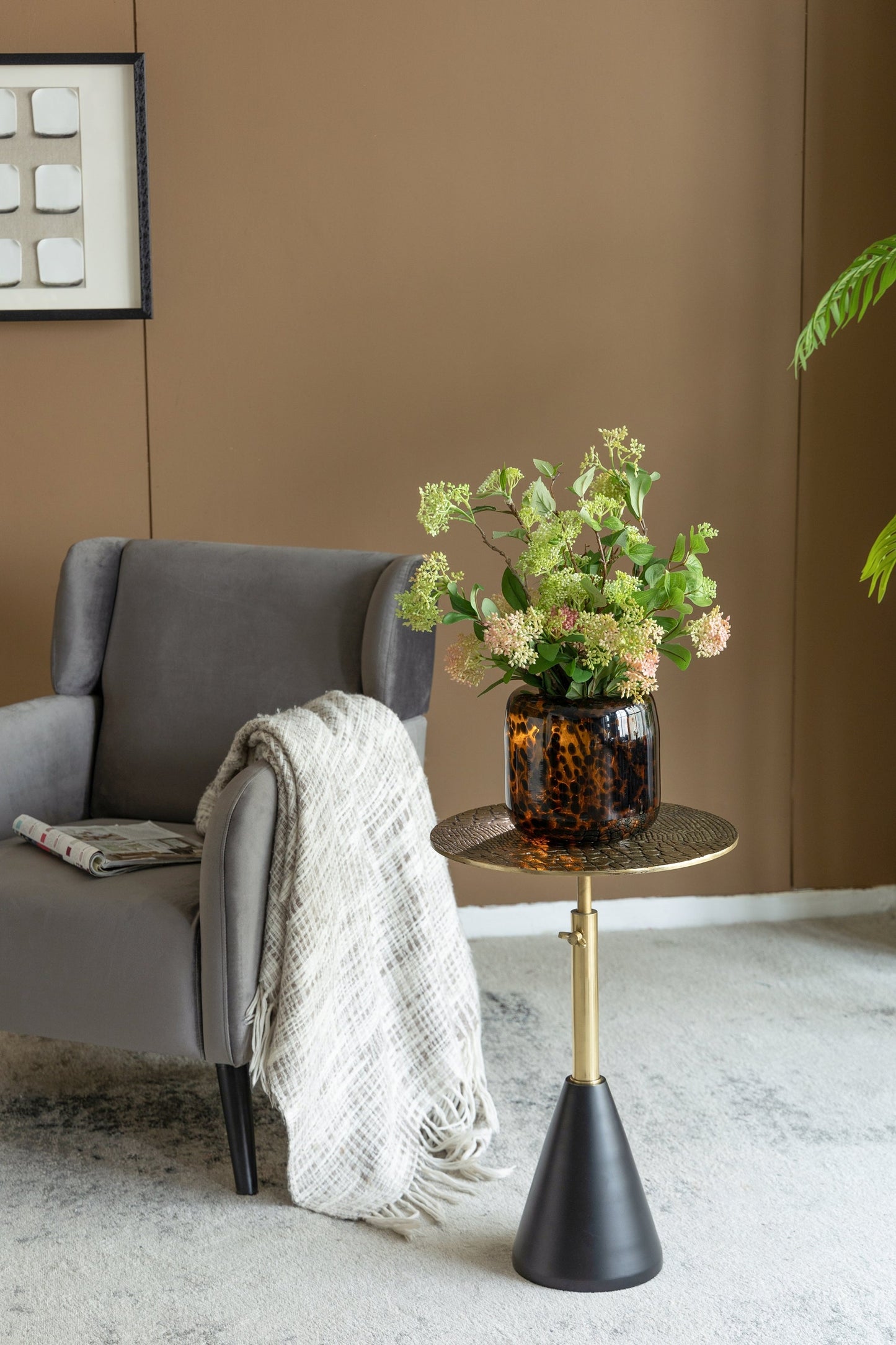 Brown and Amber Glass Vase With Cheetah Motif, Short, 7.9x7.9'