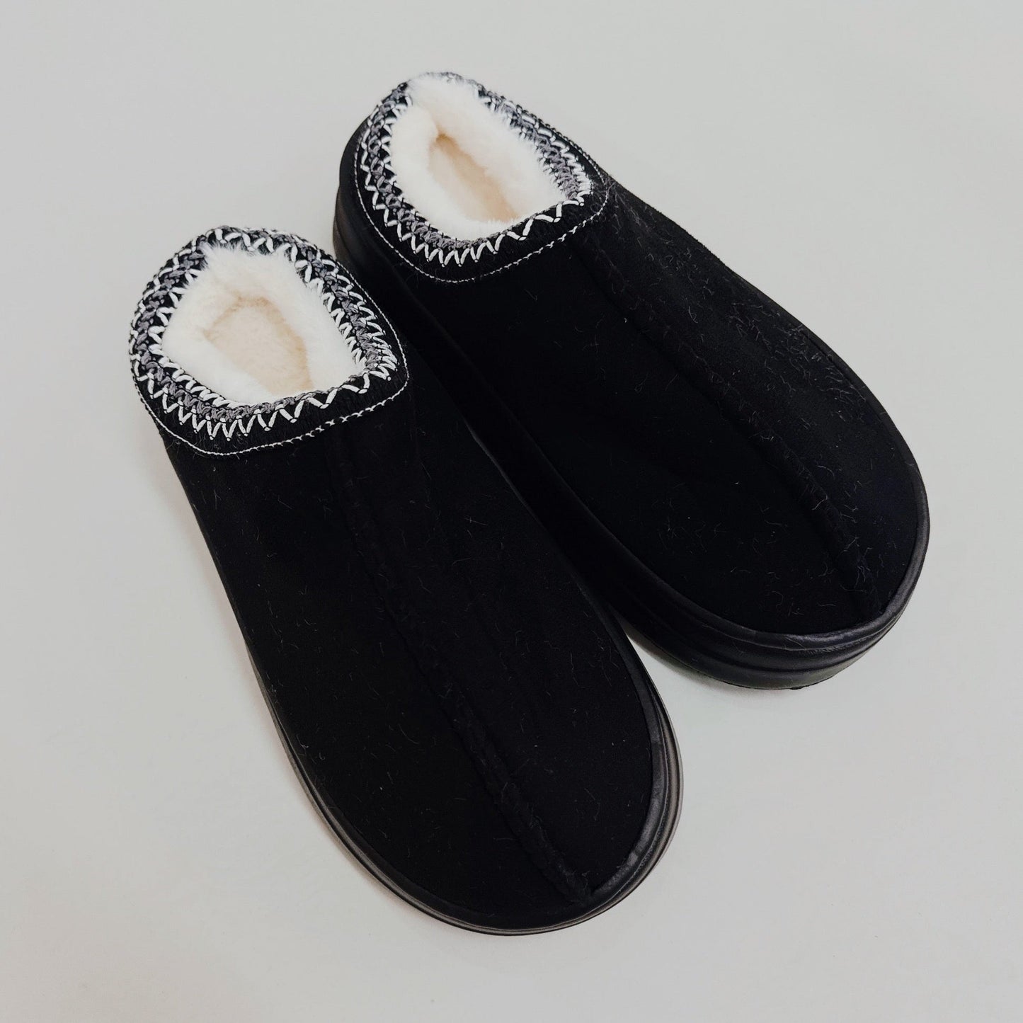 Cozy Cloud Slippers – Soft Lined Winter Comfort