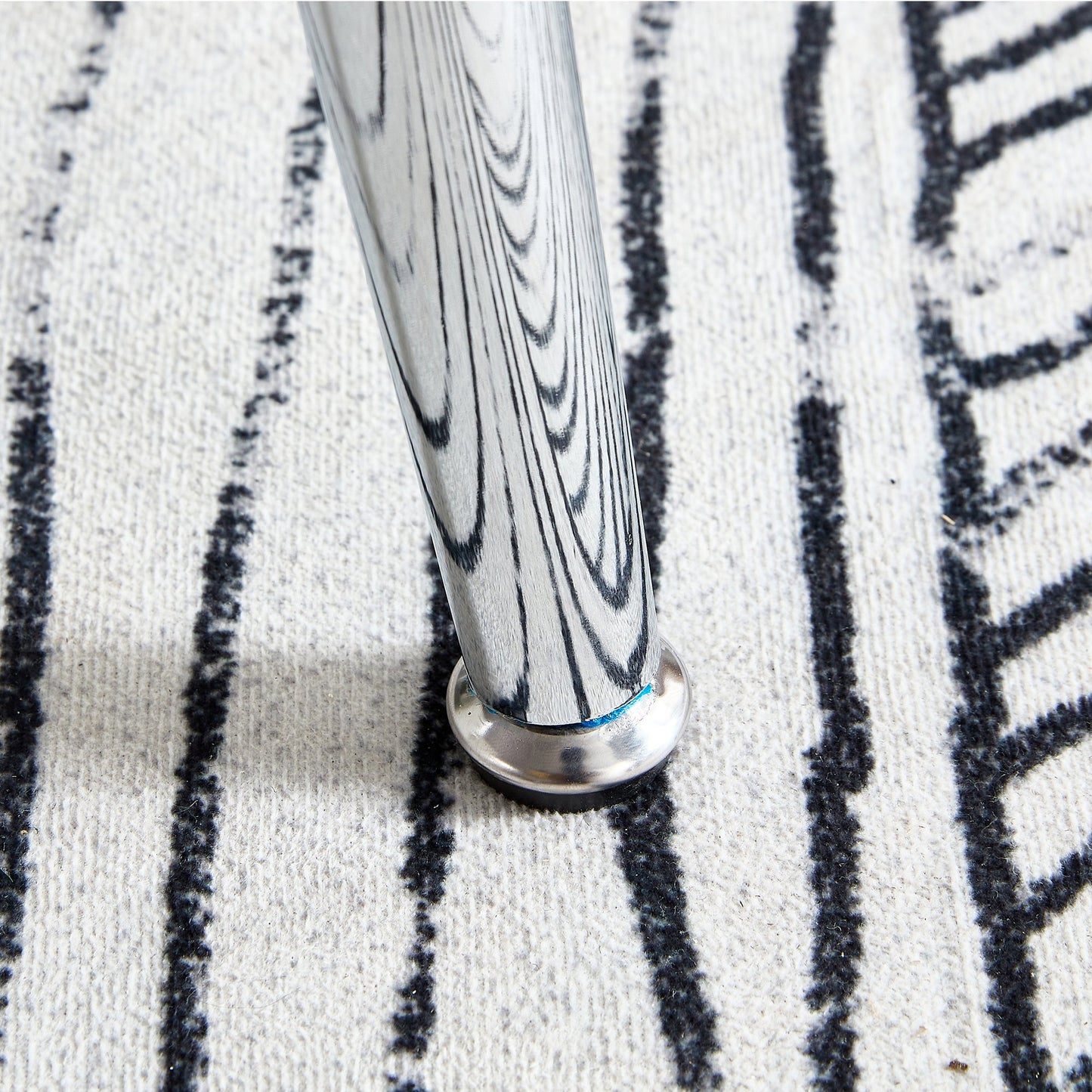 Table and Chair set.A 38.6' Diameter Transparent Tempered Glass Round Dining Table-Silver Metal Legs.Paried With 4 Black