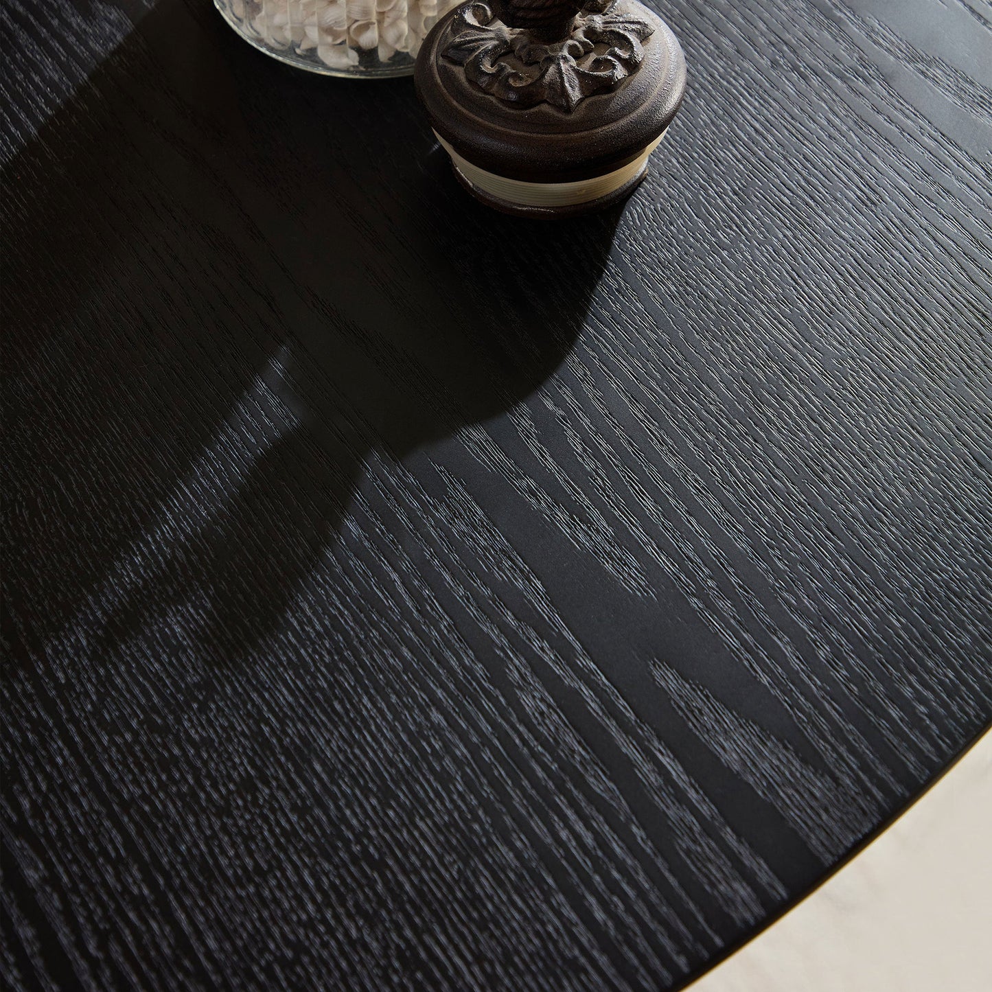 47.24'' Round Modern Style MDF Wood Dining Table in Black Suitable for Kitchen, Living Room, Cafe, Milk Tea Shop